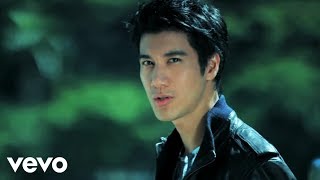 王力宏 Leehom Wang  依然愛你 [upl. by Eseyt833]