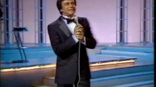 Johnny Mathis LiveTribute to Nat King Cole Sweet Lorraine amp Nature Boy [upl. by Parlin230]