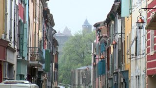 Carcassonne  les maisons colorées de la bastide redonnent vie et lumière à la cité [upl. by Tima15]