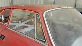 Alfa 105 stepnose windscreen removal [upl. by O'Conner285]