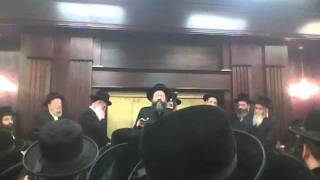 The Bobover Rebbe 45th St Being Maspid The Old Bobover Rebbetzin [upl. by Pearlman]