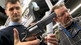 Messe für Waffen in Nürnberg  Faszination für klassische Gewehre ungebrochen [upl. by Latricia]