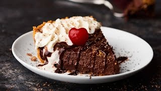 Red Wine Chocolate Pudding Pie  Show Me the Yummy [upl. by Shifrah]