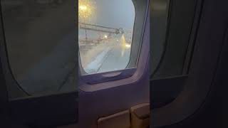 Dégivrage davion  tempête de neige sur Paris CDG [upl. by Ainej]