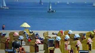 Strandkörbe suchen Gäste am Ostsee Strand in Travemünde [upl. by Nevets]