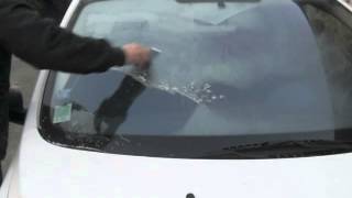 🥶 Comment éviter de gratter le givre sur sa voiture [upl. by Bick627]