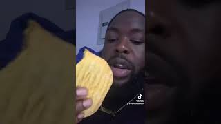 First time taste eating Jamaicans style beef patty🍔🇯🇲 trend Fyp viral foodreview foodie [upl. by Trefler]