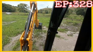 Retroescavadeira JCB 3cx trabalhando dentro dágua [upl. by Allys]