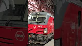 Siemens Vectron og dobbeltdækkervogne på København Hovedbanegård danmark dsb [upl. by Eirehs24]