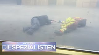 Bewusstloser Sanitäter im Lagerhaus Wieso fallen alle in Ohnmacht  Die Spezialisten  SAT1 TV [upl. by England780]