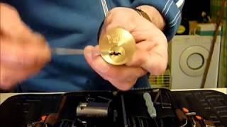 Lock Picking Review And Tutorial Of Southords Electronic Pick Gun uklocksportcouk [upl. by Llertnom910]