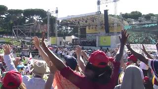 Giubileo D’oro gran folla al Circo Massimo per la veglia di Pentecoste con Papa Francesco [upl. by Lorin9]