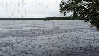 Seharian diguyur hujan saat mancing di sungai sampai kelaparan langsung masak di perahu [upl. by Aivat]