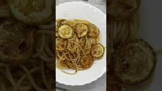 Spaghetti con zucchine fritte alla siciliana [upl. by Ellinger]