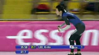 Speed Skater crashes hard in Moscow [upl. by Haym]