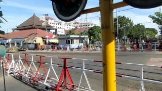 Palang Pintu Kereta Api Otomatis  Perlintasan Malioboro Stasiun Tugu Kereta Api Indonesia [upl. by Mattox898]