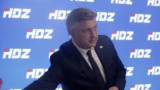 Premijer Plenković razmještao mikrofone kako bi objasnio nadležnosti DORHa i EPPOa [upl. by Myrtie824]