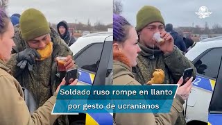 Soldado ruso se rinde y llora cuando ciudadanos ucranianos le dan té y le permiten llamar a su mamá [upl. by Greenlee]