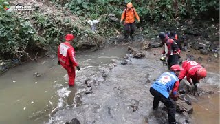 ANTISIPASI BANJIR BPBD BERSAMA KOMUNITAS SUSUR SUNGAI CISUDA news hotnewsjabar newsupdate [upl. by Nadruoj216]