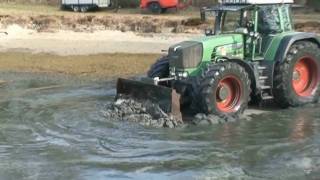 Fendt Vario 920 beim Teich ausschieben [upl. by Einad]