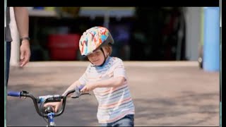 Format familial — La première fois en vélo à deux roues du petit Tristan [upl. by August]