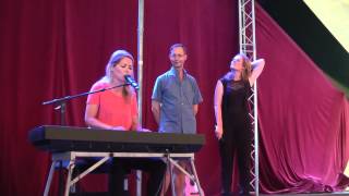 Zwaai Yentl en de Boer UITfestival UITmarkt Leeuwarden 2015 [upl. by Lambrecht]