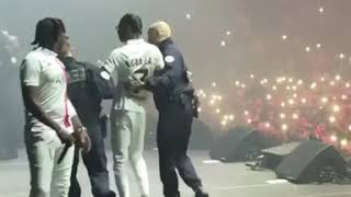 Koba laD arrêté au plein concert au zénith de Paris [upl. by Junna]