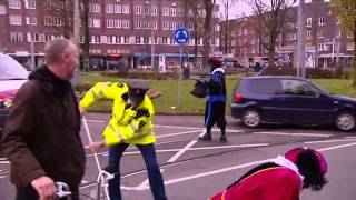 Boze fietser smijt fiets door ruit [upl. by Htur]