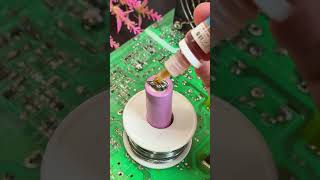 A drop of strong flux helps tin the stainless steel 18650 lithium battery is easily soldered [upl. by Blanka]