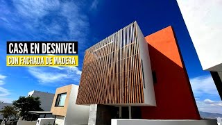 Casa con Desnivel y FACHADA DE MADERA [upl. by Tnomel276]