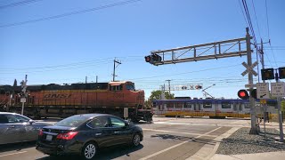 BNSF 7354 Manifest North amp Light Rail Same Time  Meadowview Rd Railroad Crossing Sacramento CA [upl. by Eittel]