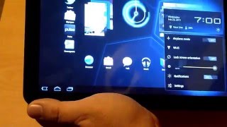 Motorola Xoom Review 4G Android Tablet from Verizon [upl. by Eecak]