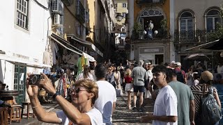 Zu viele Menschen zu wenig Regulierung Übertourismus in Lissabon [upl. by Annekahs310]