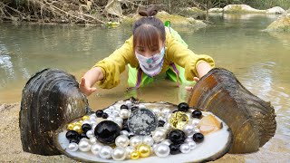 🔥🔥Surprise riverside trip girl accidentally gets giant clam pearl shines to witness miracle [upl. by Llennod150]