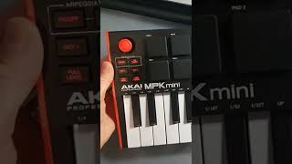 🎹 AKAI MPK MINI 3  Le Clavier Compact Incontournable sous les 100 €  💰🎶 [upl. by Neirb]