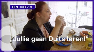 Familie Buddenbruck gaat eindelijk de Duitste taal leren  Een huis vol [upl. by Dag202]