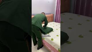 Cómo doblan el abrigo los militares en China 😲🪖 shorts china curiosidades [upl. by Dahs]