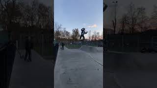 Как увозить skate scooting skatepark scootertricks skateboarding scooter tricks [upl. by Marinna]