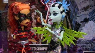 Monster High Cat Tastrophe and Voltageous Power Ghouls Review Video  D [upl. by Sawyere]