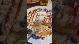 EVERYTHING I ATE IN CHICAGO Deep Dish Pizza CosMc’s Crumbl [upl. by Kennedy98]