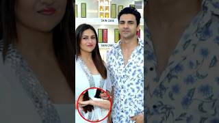 Pregnant Divyanka Tripathi Shows Her Injury To Media At Event With Hubby Vivek Dahiya [upl. by Esbensen341]