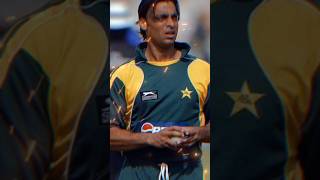 Shoaib Akhtar fastest bowling in the world 1613mph💪💪 [upl. by Aknahs]