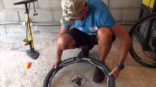 Démontage pneu vtt tubeless  080 [upl. by Atinomar]