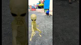 Omg what does alien doing🫣alien shorts shortvideo [upl. by Junieta754]