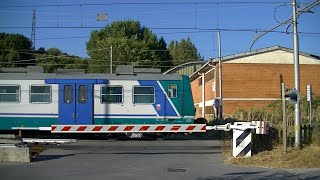 Spoorwegovergang Massarosa Bozzano I  Railroad crossing  Passaggio a livello [upl. by Nageem859]