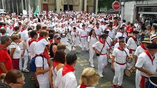 Fêtes de Bayonne 2018  la folie des bandas qui défilent [upl. by Rouvin342]