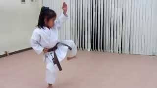 Karate katas Enpi y Kankudai por una niña de 6 años [upl. by Ereveneug]