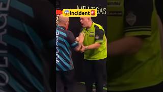 🧨incident MvG amp Cross Grand Slam of Darts 🧨Rob Dart Michael van Gerwen 🤩 [upl. by Cleodal484]