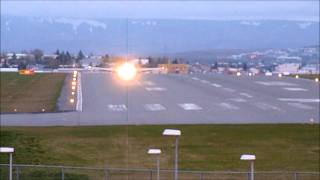 Icelandair Boeing 757 landing at Reykjavik Airport [upl. by Margo]