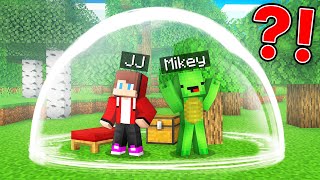 Mikey and JJ Cant Leave This Glass Dome in Minecraft Maizen [upl. by Licec]